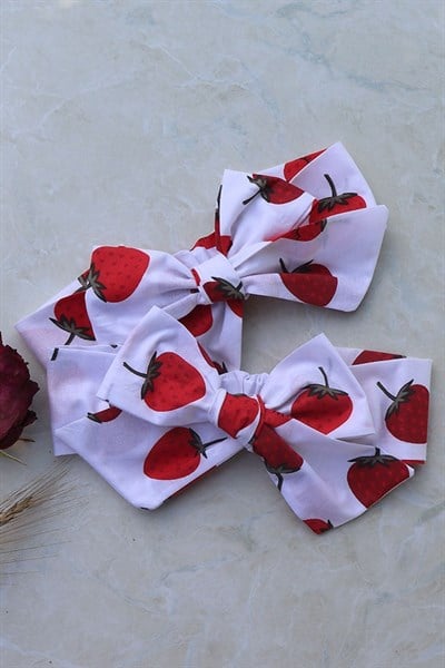 Çilek Motifli Bebek Fiyonk Bandana