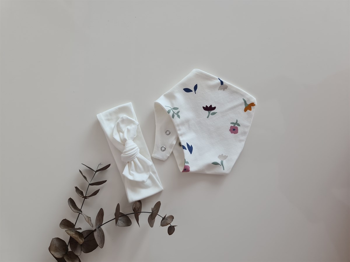 Ekru Çiçek Desenli Bebek Bandana - Boyunluk Özel Set