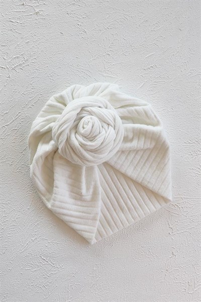 Ekru Renkli Gül Bone