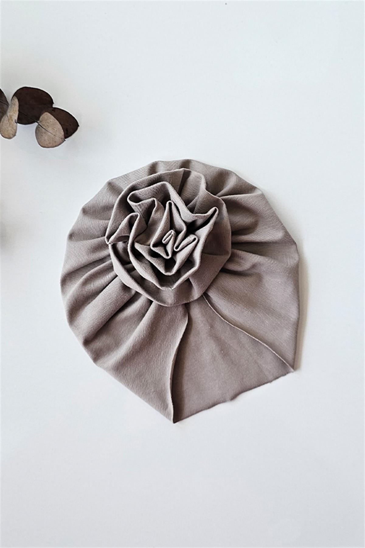 Koyu Bej Renkli Tek Kat Bebek Çiçek Bone