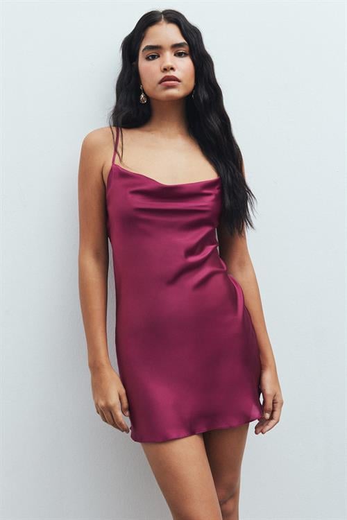 Êtincelle Satin Bordeaux Degaje Collar Strap Short Nightgown