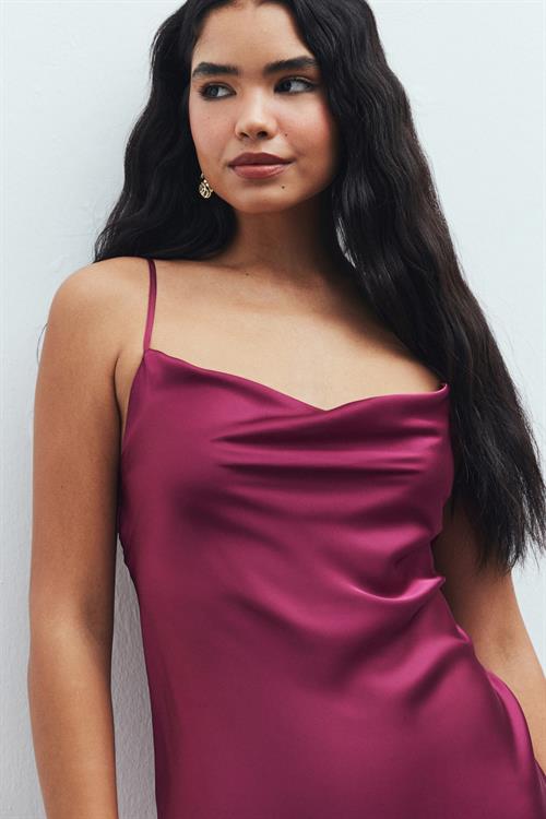 Êtincelle Satin Bordeaux Degaje Collar Strap Short Nightgown