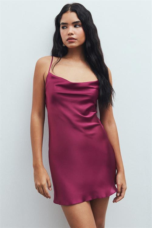 Êtincelle Satin Bordeaux Degaje Collar Strap Short Nightgown