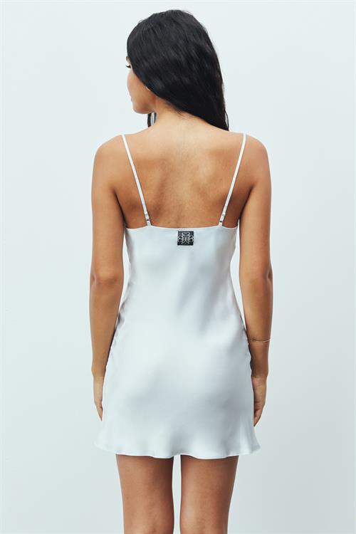 Êtincelle Gümüş Mavisi Degaje Yaka Askılı Kısa Saten Gecelik