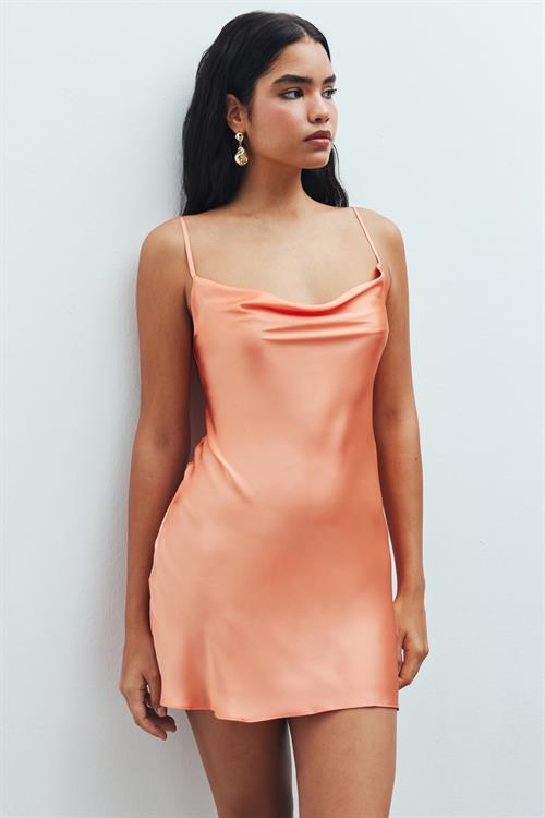 Êtincelle Satin Salmon Degaje Collar Strap Short Nightgown