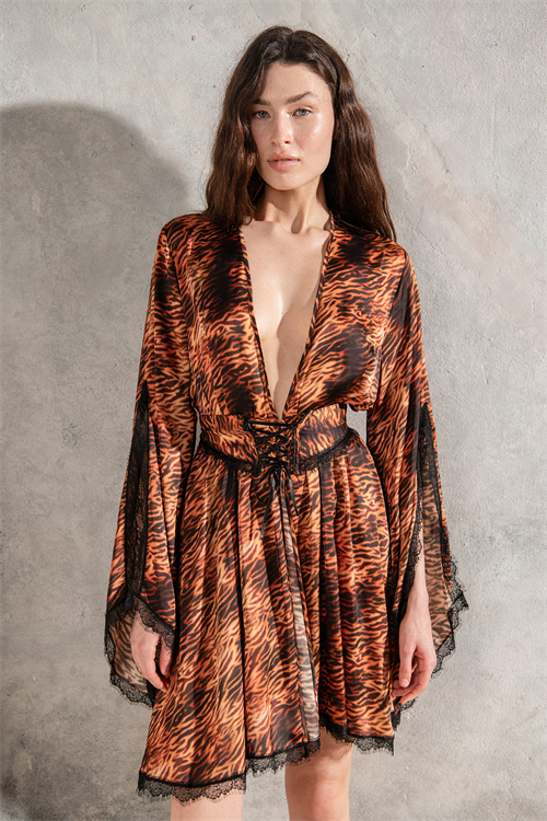 Lioran Короткий атласный халат/кимоно с кружевной отделкой с узором.