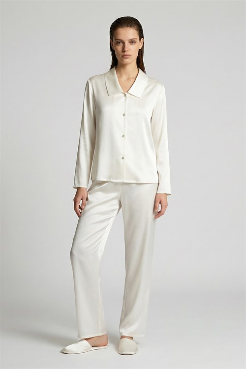 Elyra Длинный пижамный комплект из поплина в полоску кремового цвета.