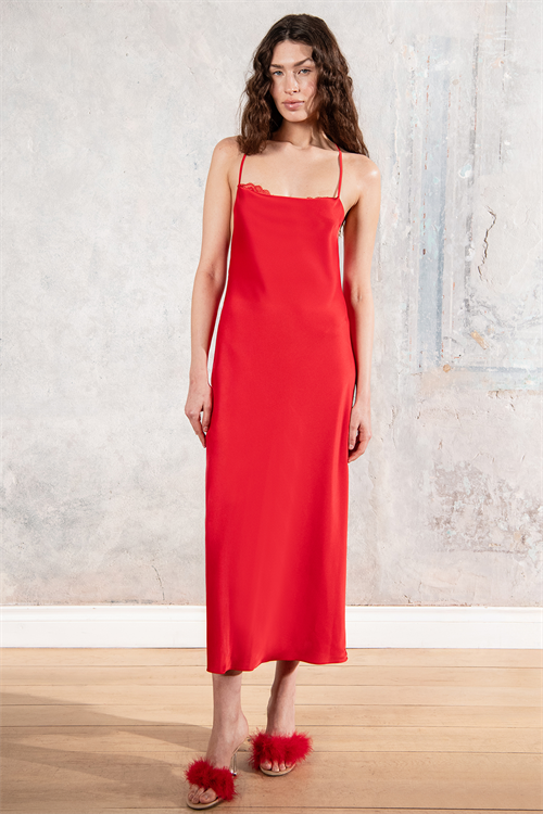 İsabella Красная атласная ночная рубашка миди на бретельках с кружевной отделкой