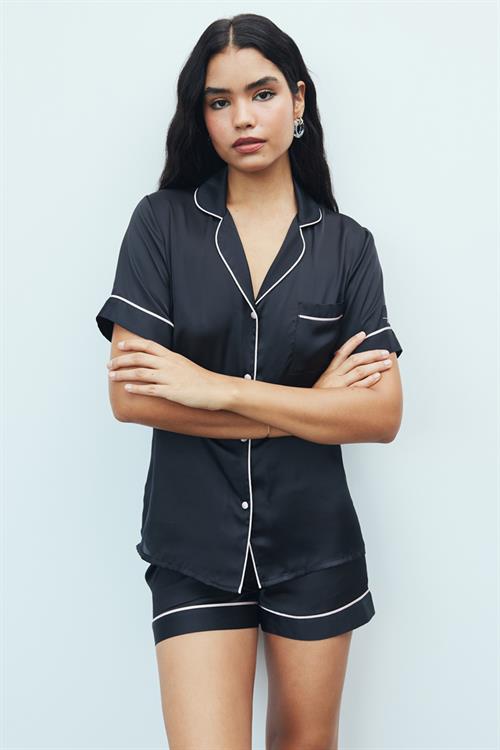Amoureux Satin Black Short Pajama Set