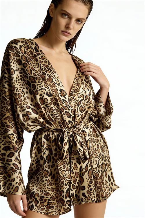 Fummee Lepia Короткий атласный халат/кимоно