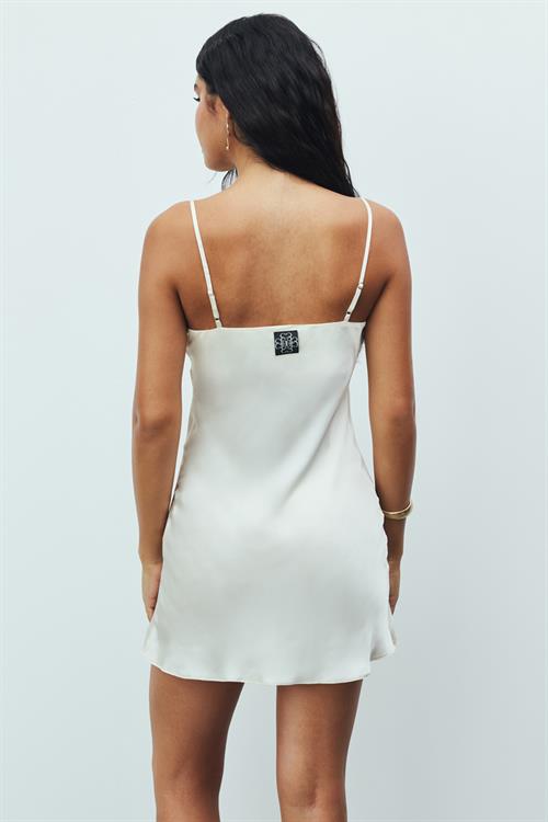 Cendre Satin Ecru V-Neck Strap Short Nightgown