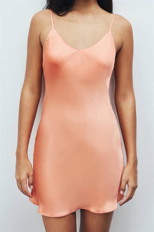 Cendre Satin Salmon V-Neck Strap Short Nightgown