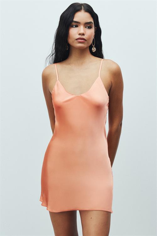 Cendre Satin Salmon V-Neck Strap Short Nightgown