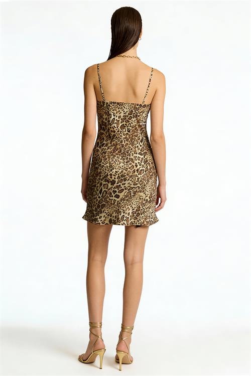 Etincelle Avelian Короткая атласная ночная рубашка с V-образным вырезом и бретелями