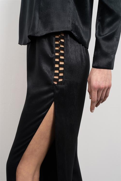 Lax Grogren Detailed Satin Black Long Pajama Set