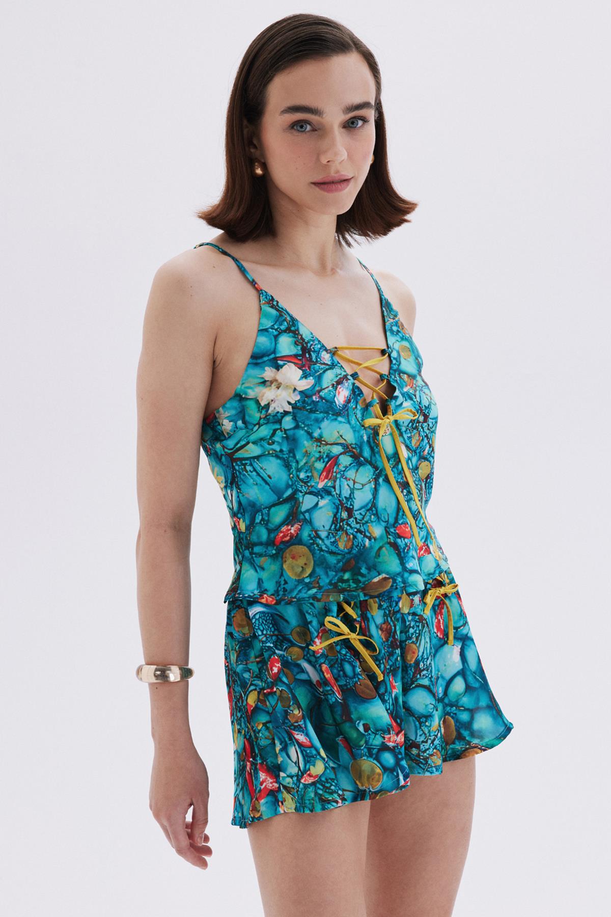 Monet's Bond Desenli Askılı Kısa Saten Pijama Takımı