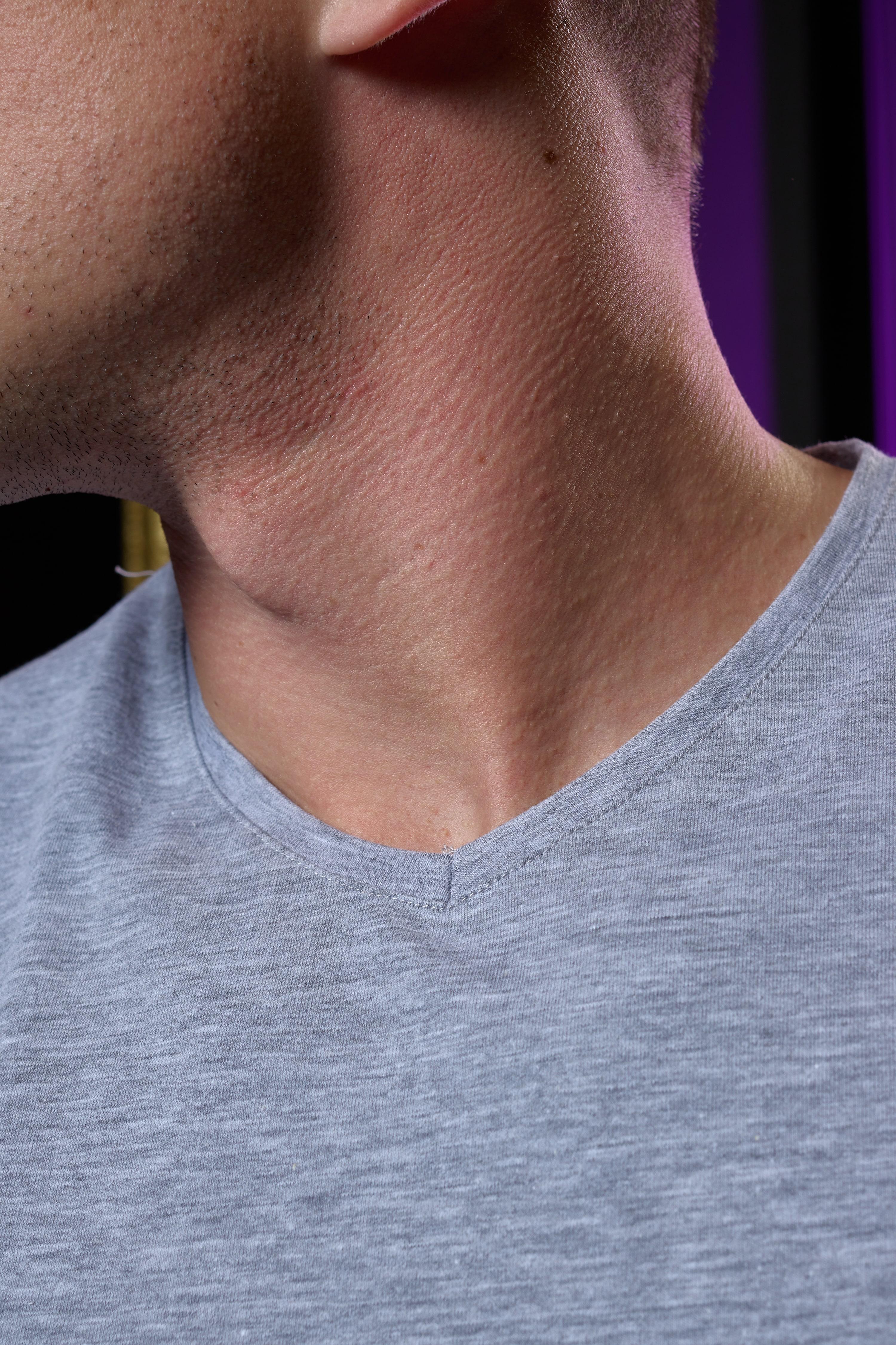 V Yaka Gri Erkek T-Shirt - DZN8613