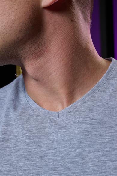 V Yaka Gri Erkek T-Shirt - DZN8613