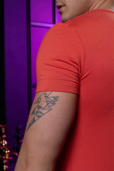 V Yaka Turuncu Erkek T-Shirt - DZN8621