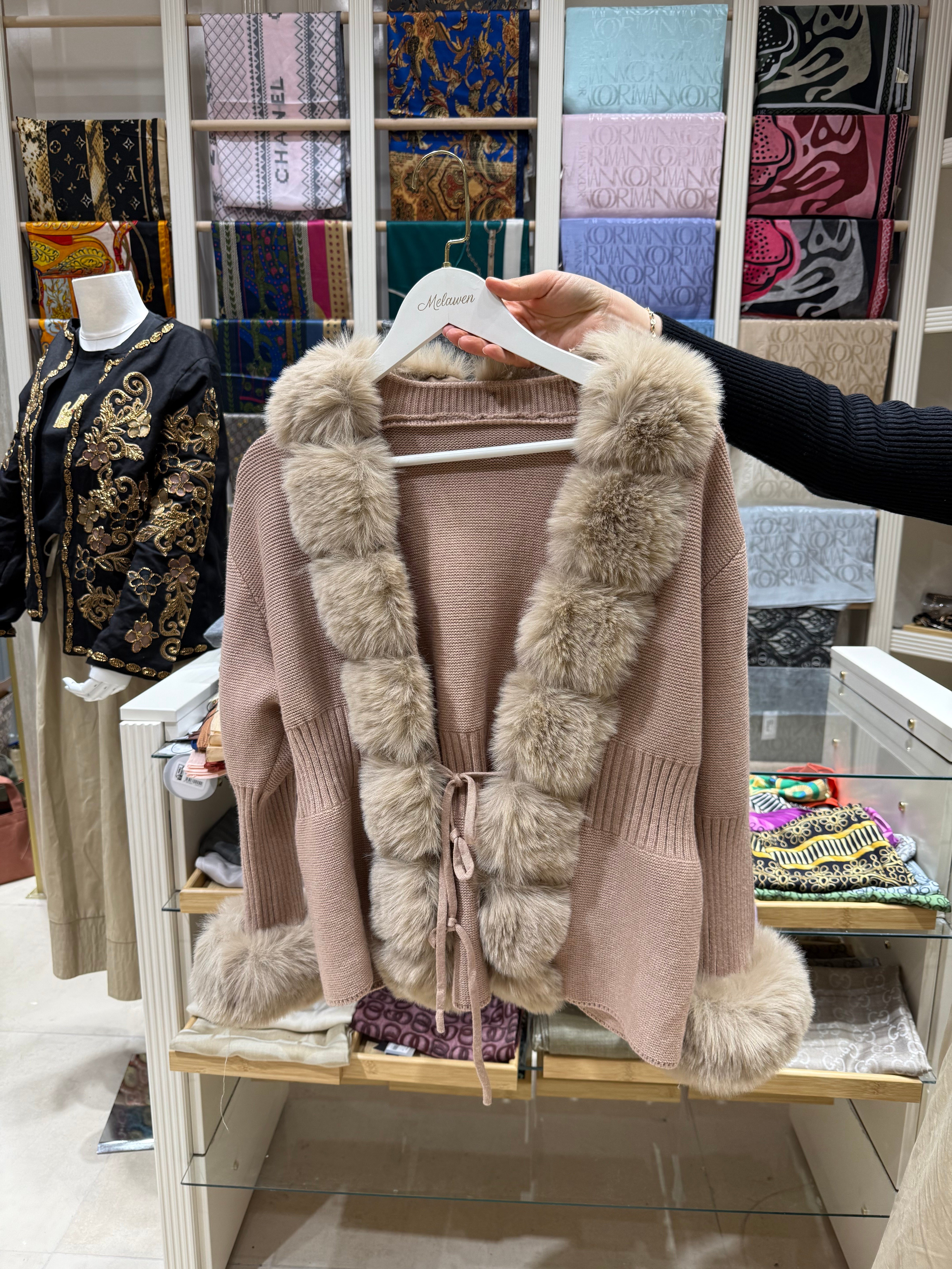 Peluş Detaylı Triko Hırka Vizon