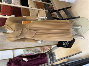 Kemerli Taşlı Elbise Camel