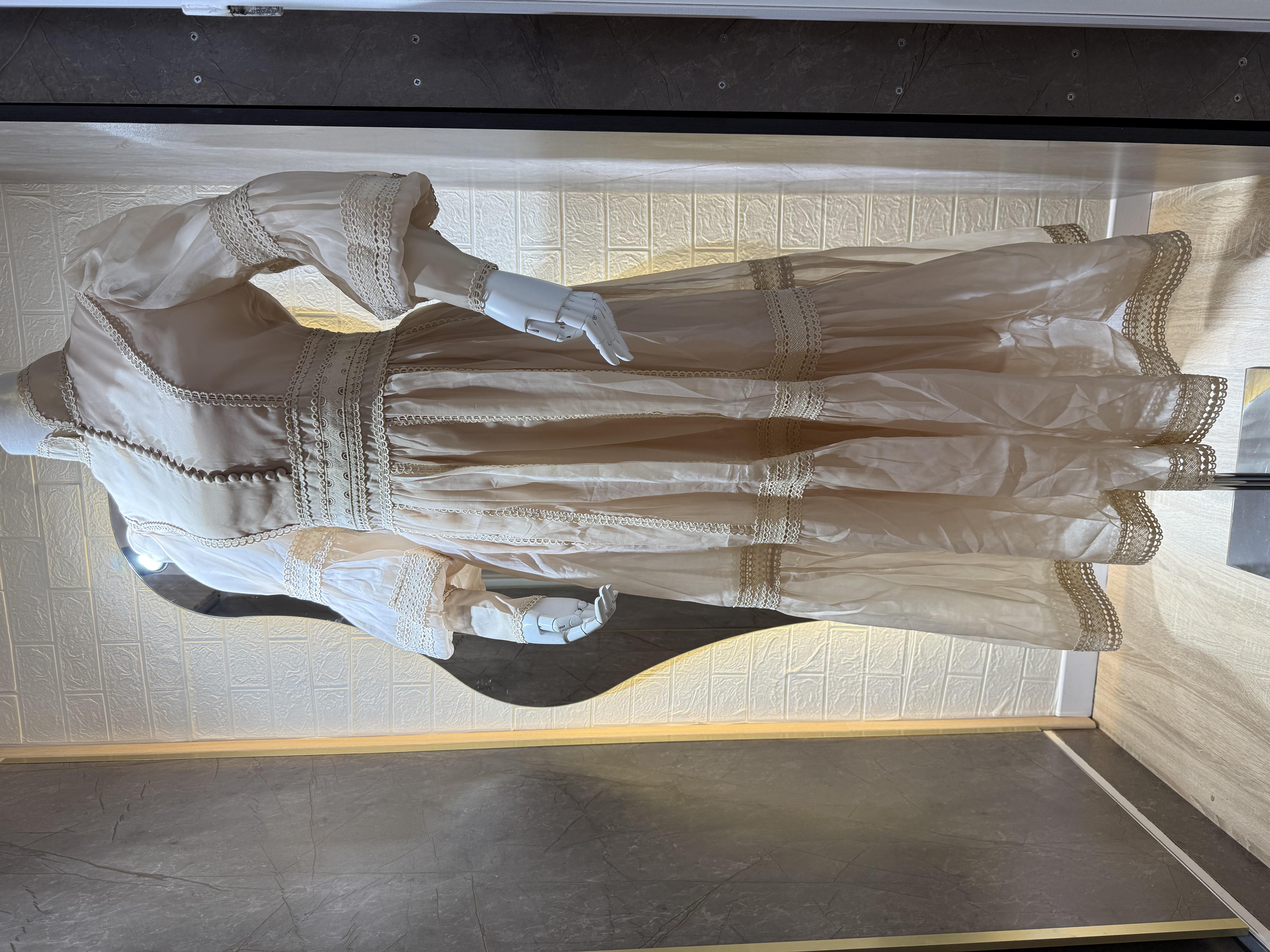 Balon Kol Krem Elbise