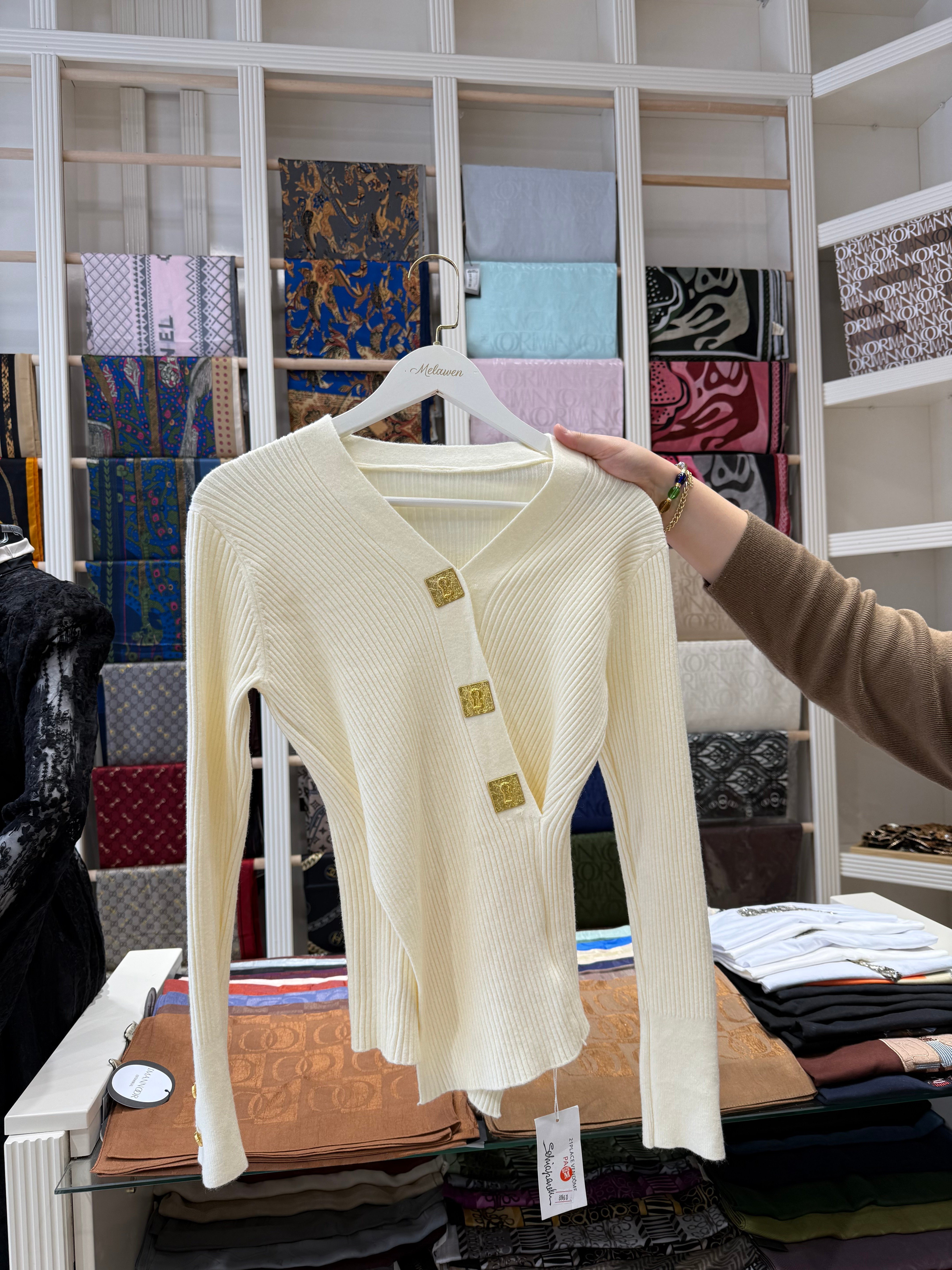 Gold Düğme Detaylı Bluz Ekru