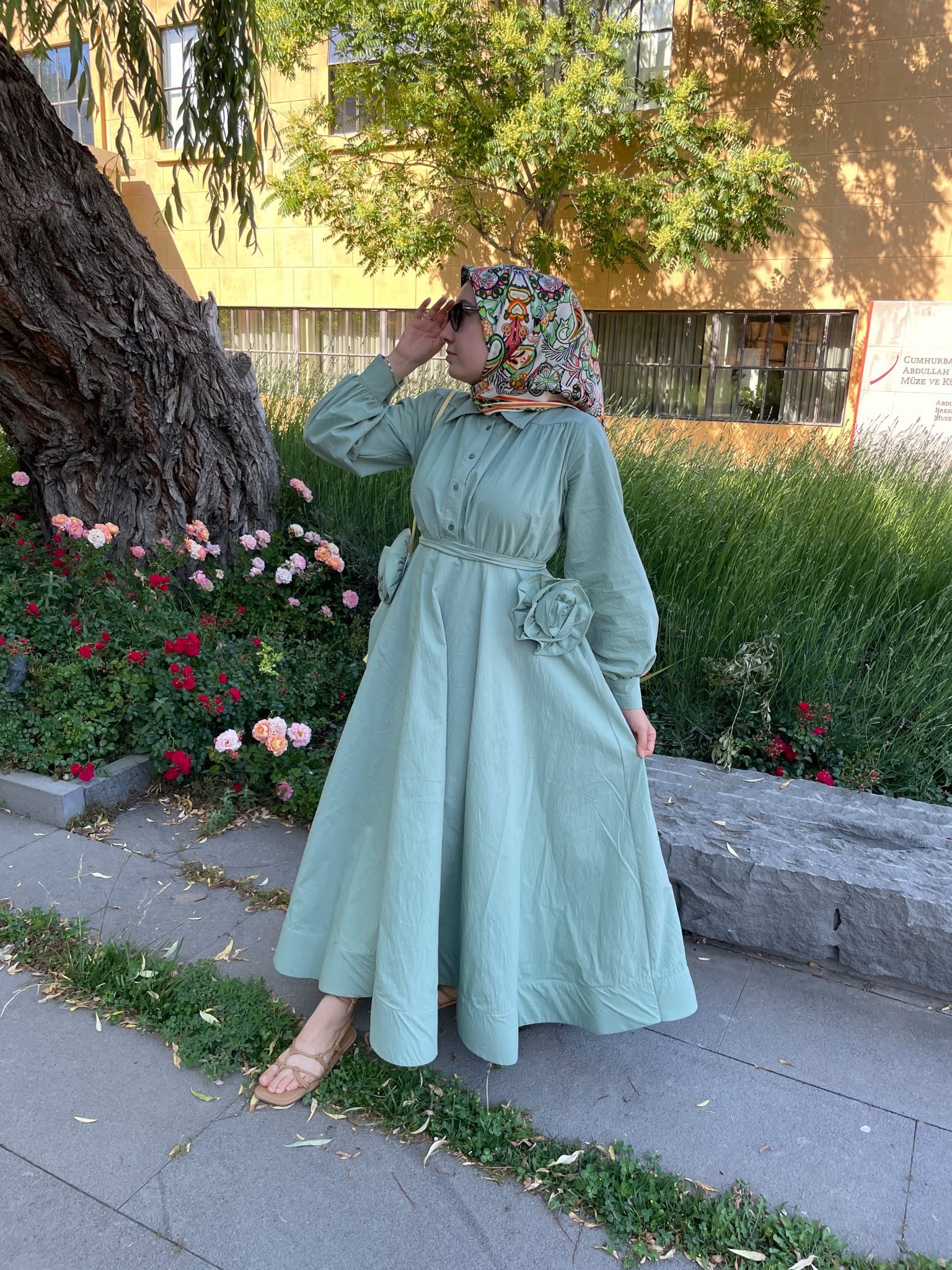 Gül Detaylı Elbise - Su Yeşili 