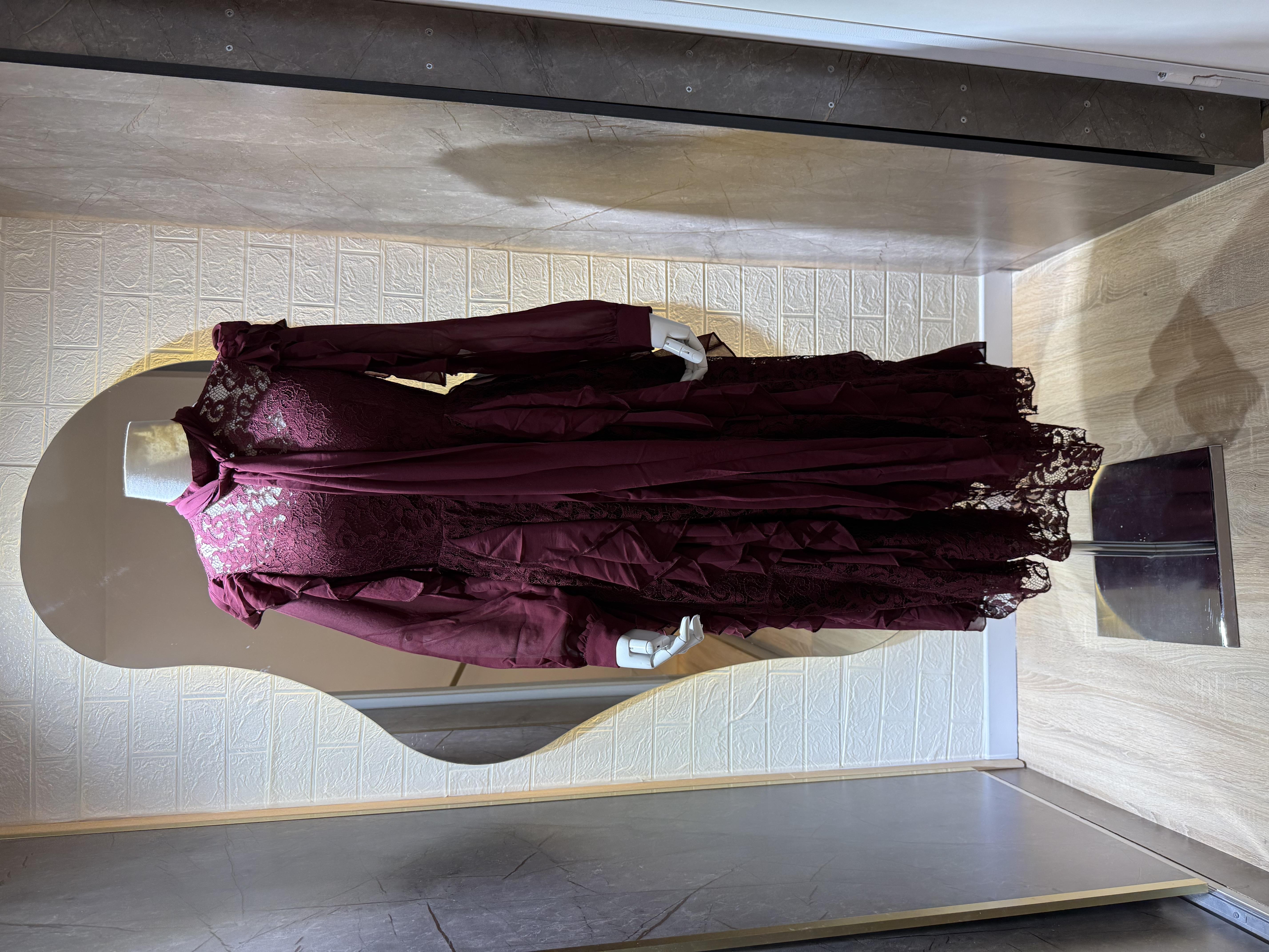 Güpürlü Kırmızı Elbise