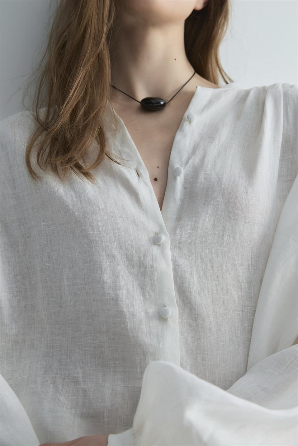 Beyaz %100 Keten Nour Büzgülü Gömlek