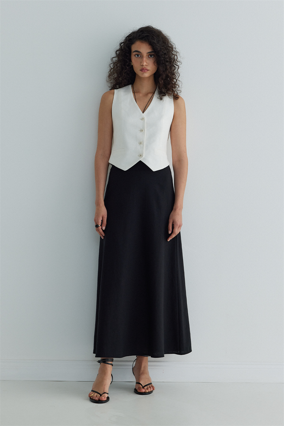 Gabriel Buttoned Linen Vest