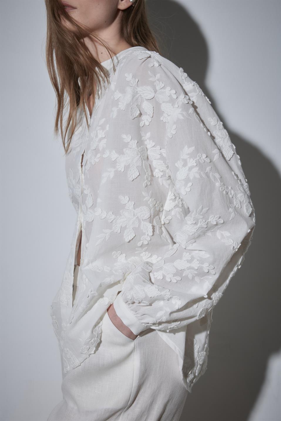 Beyaz Lilian Çiçekli Vual Gömlek