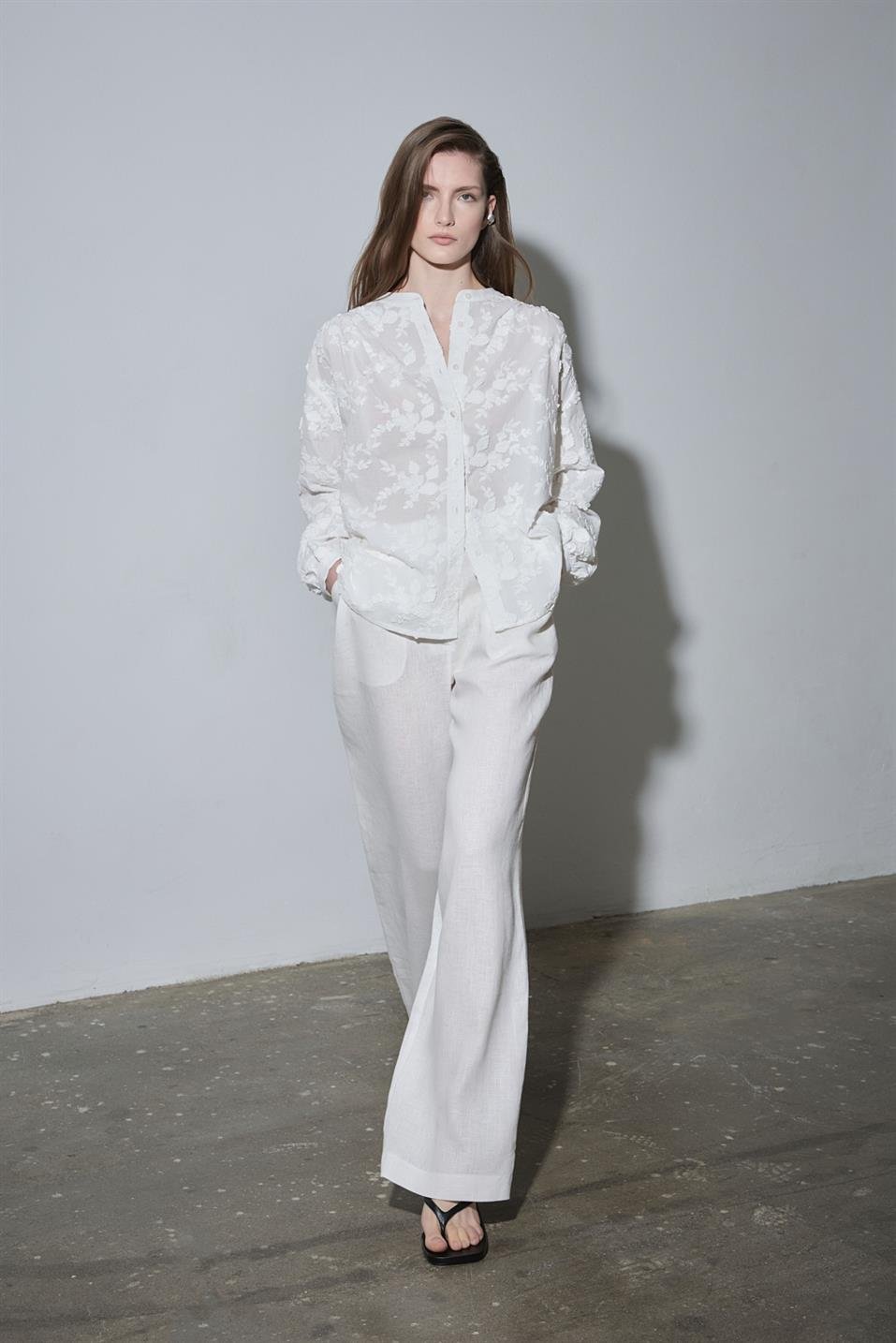 Beyaz Lilian Çiçekli Vual Gömlek