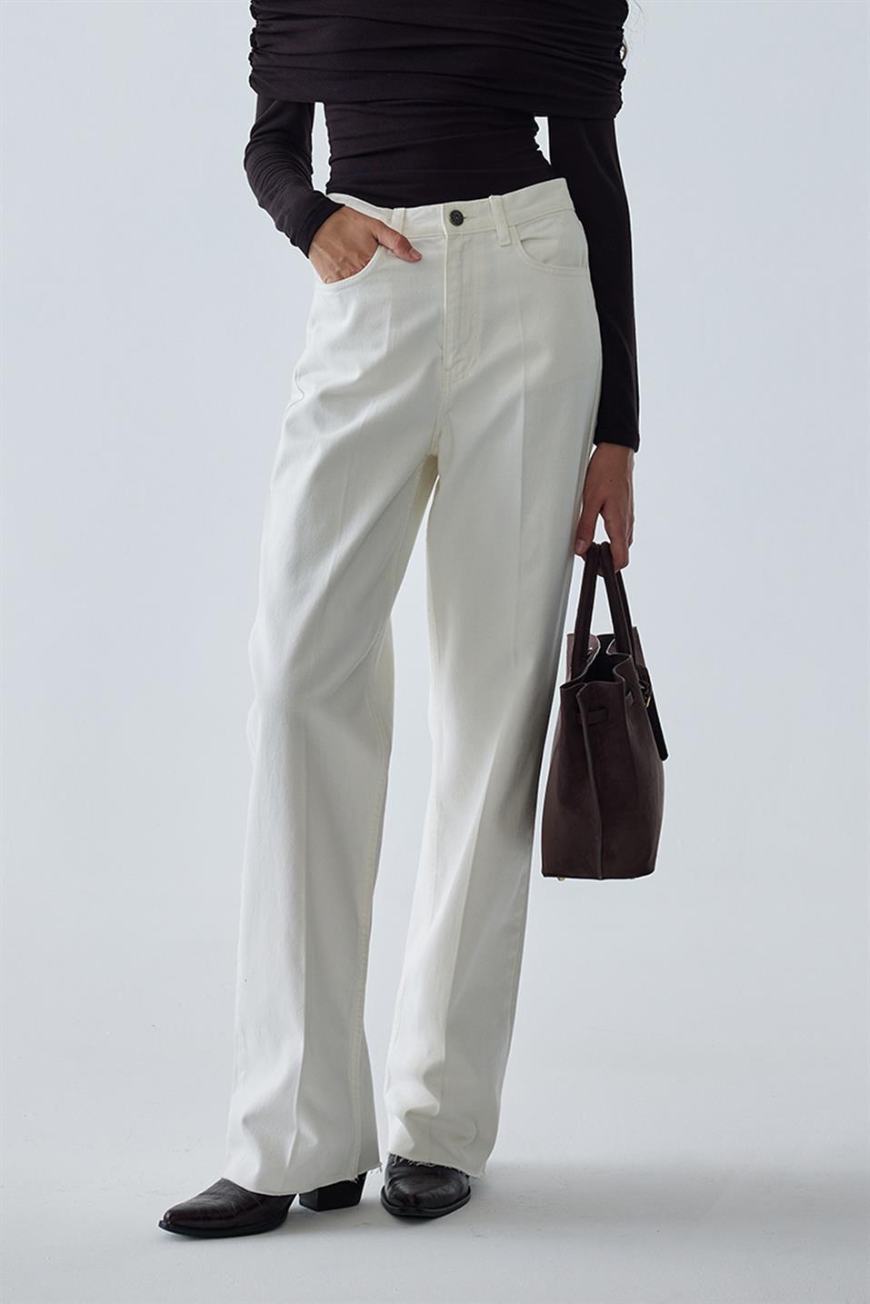 Beyaz Relaxed Bol Paça Jean