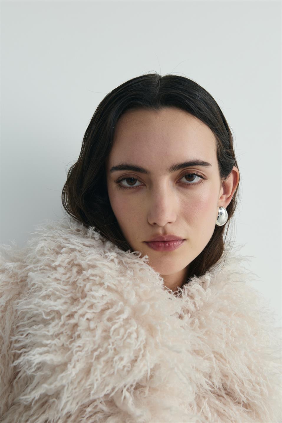 Ekru Core Geniş Yakalı Kürk Ceket