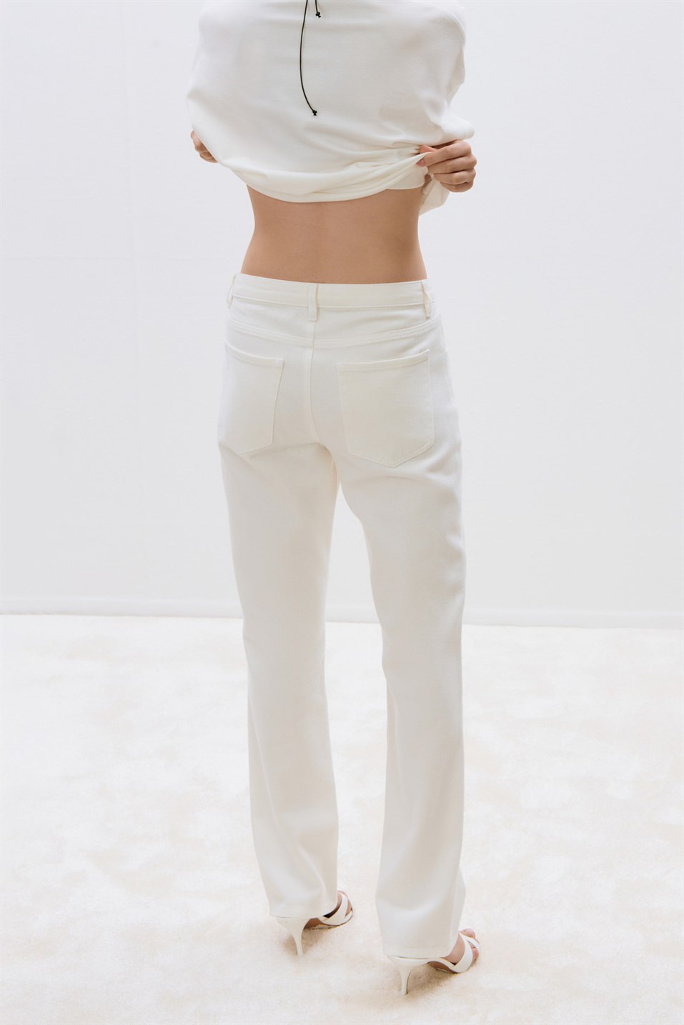 Ekru Effortless Straight Jean