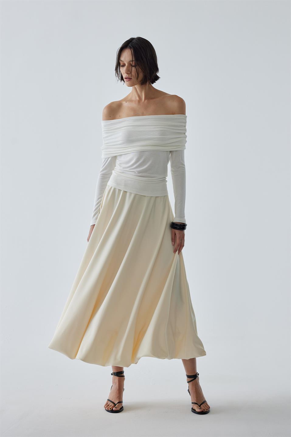 Ekru Lilly Omzu Açık Bluz