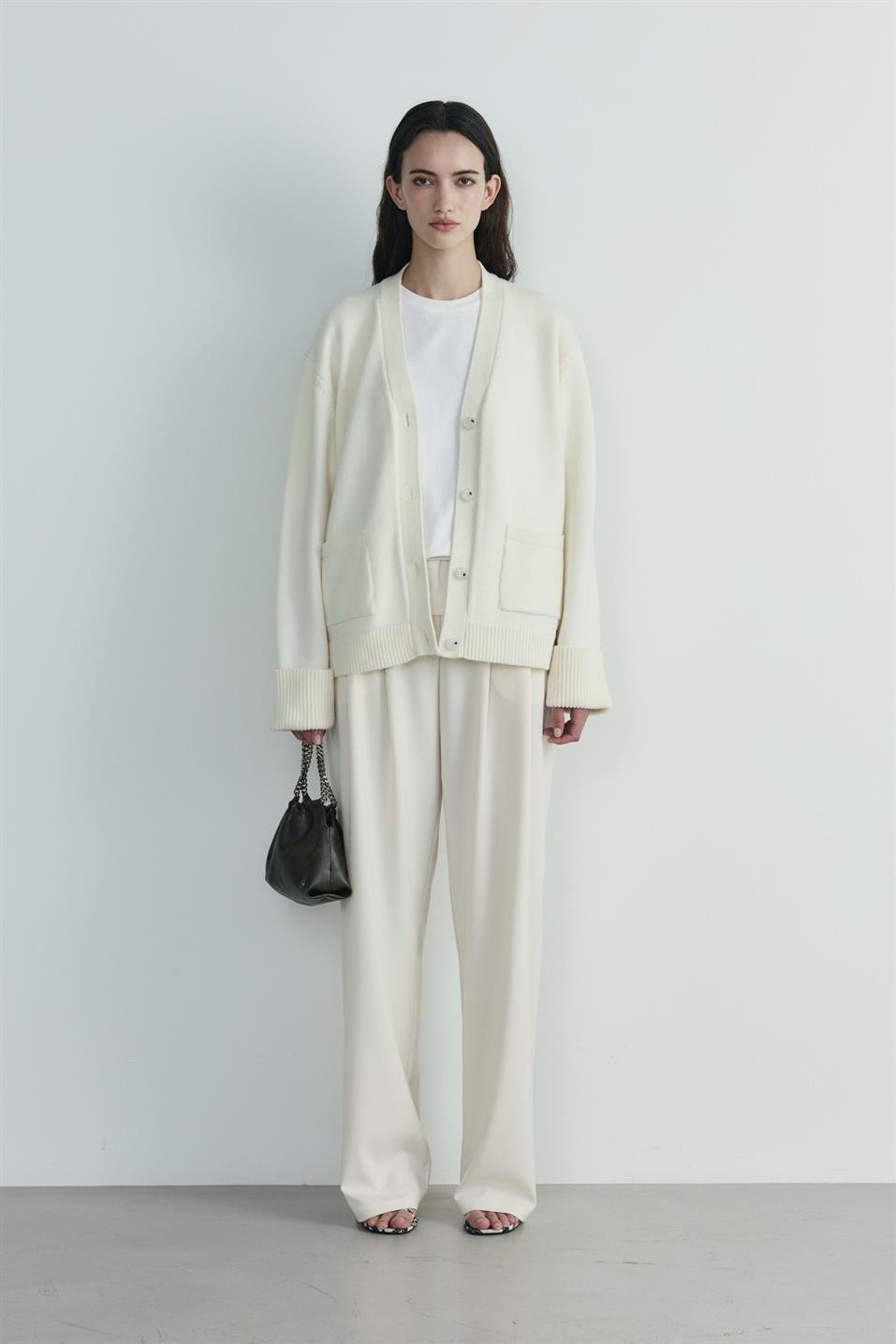 Ekru Ura Triko Düğmeli Hırka