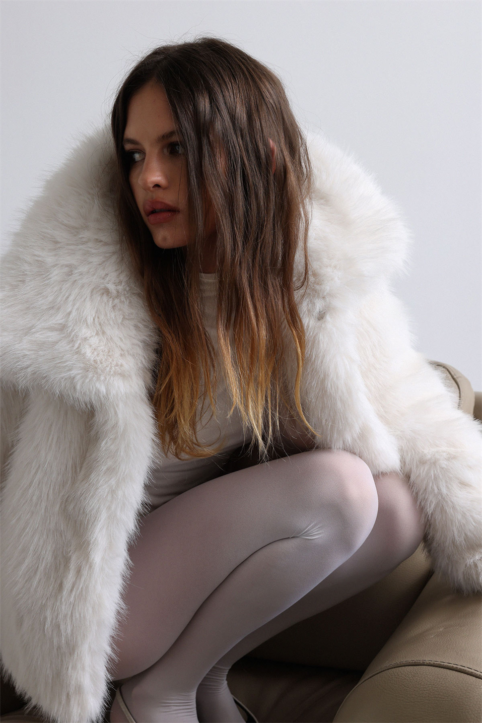 Ekru Vola Kısa Kürk Ceket