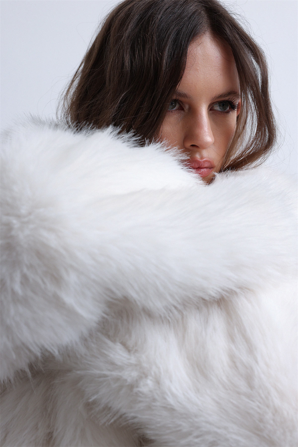 Ekru Vola Kısa Kürk Ceket