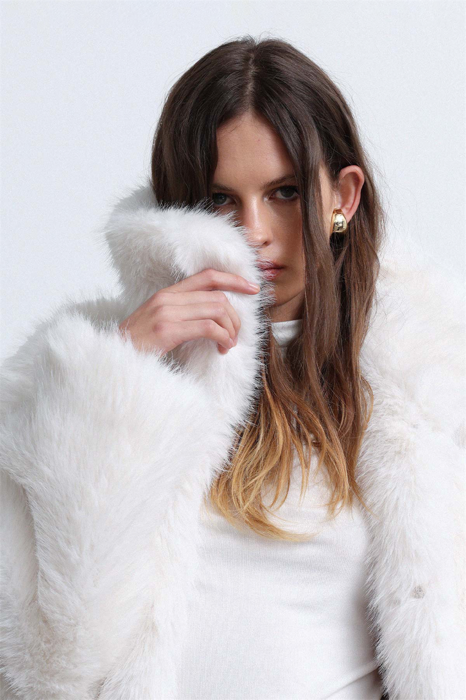 Ekru Vola Kısa Kürk Ceket