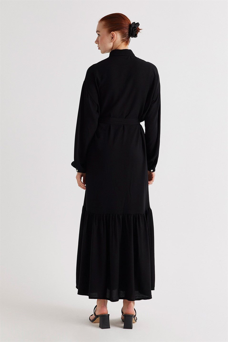 Siyah Etek Ucu Büzgülü Viskon Elbise