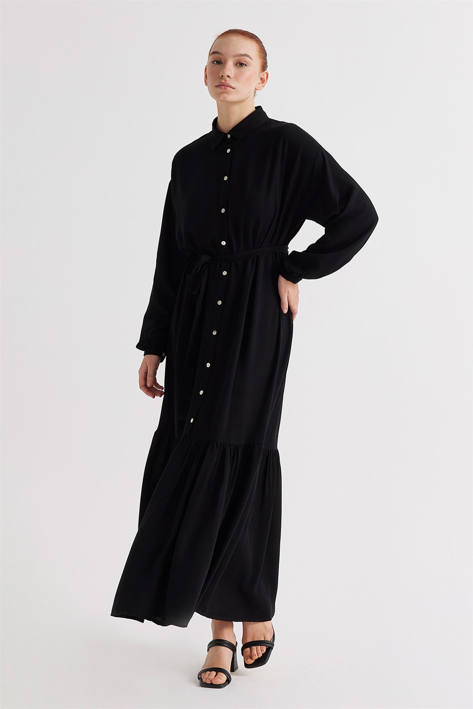 Siyah Etek Ucu Büzgülü Viskon Elbise