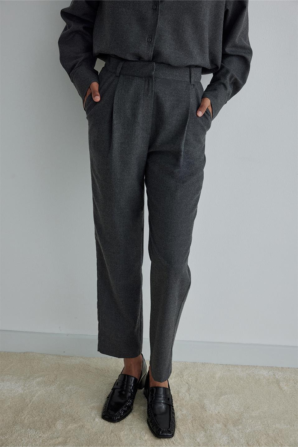 Jil Carrot Cut Trousers