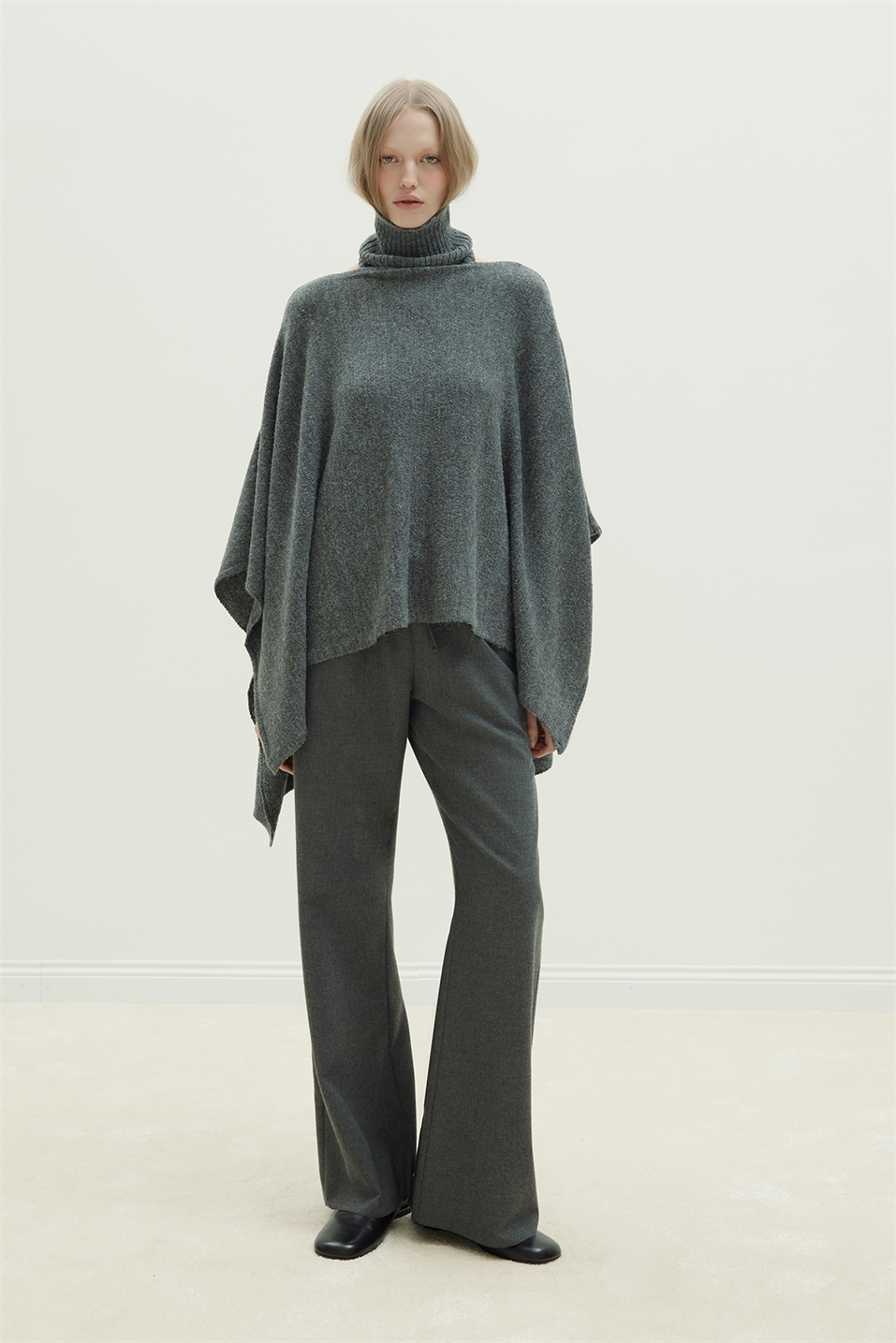 Oversize Knit Cape