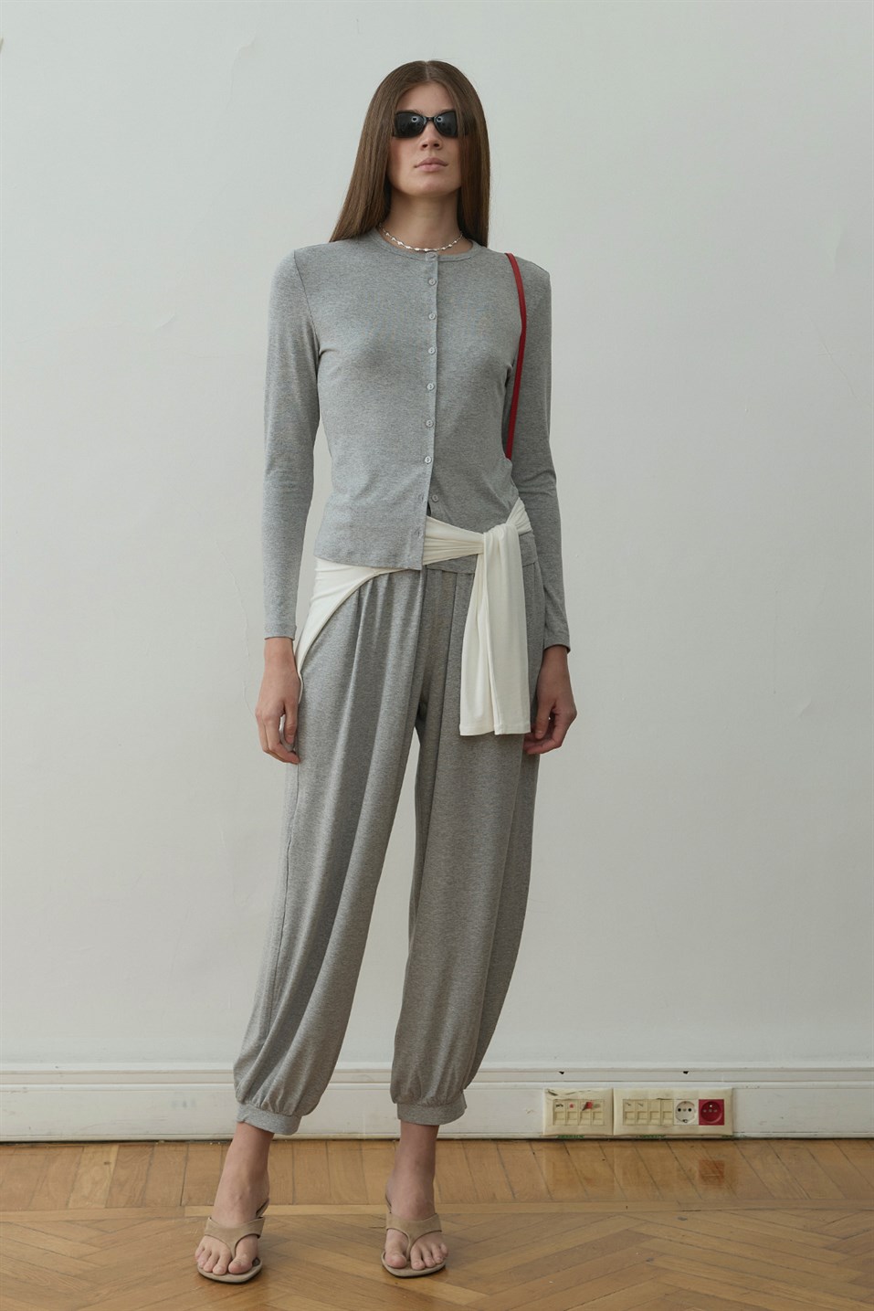 Gri Cosie Düğmeli Hırka