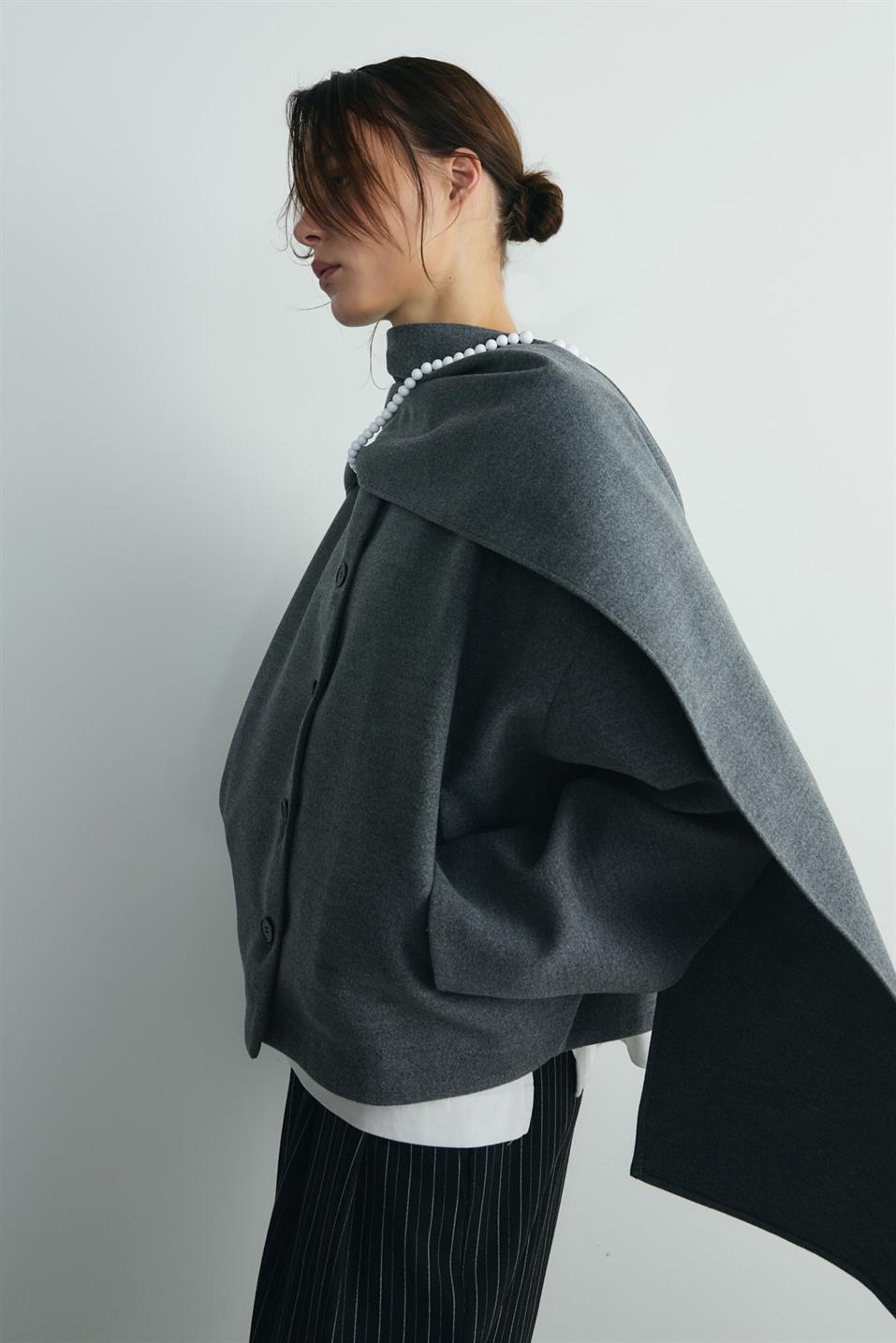Gri Tuana Atkılı Kısa Kaşe Ceket