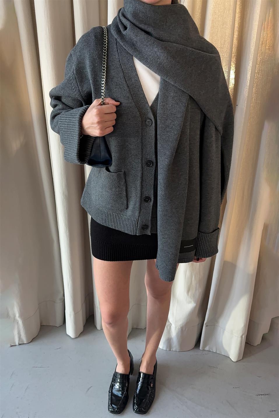 Gri Ura Triko Düğmeli Hırka