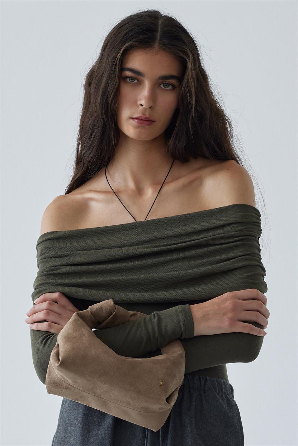 Haki Lilly Omzu Açık Bluz