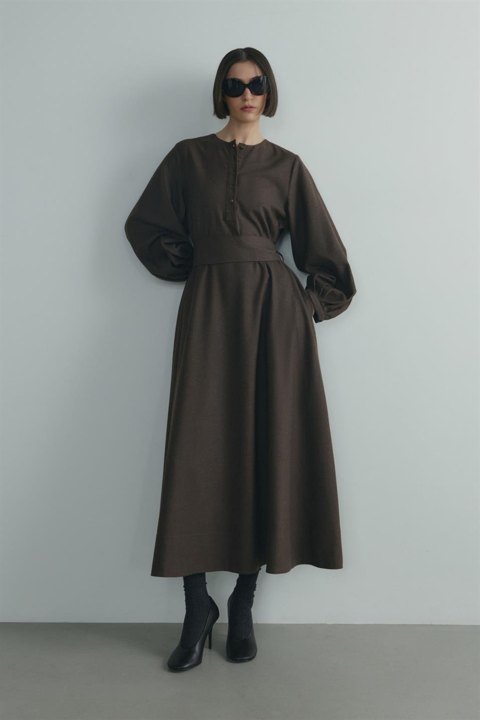 Kahverengi Kaia Düğmeli Maxi Elbise